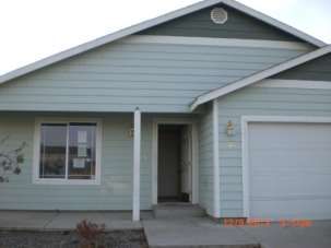 106 N Galena St, Moxee, WA 98936