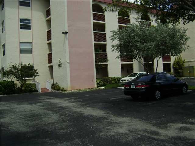 3251 HOLIDAY SPRINGS BL # 208, Pompano Beach, FL 33063