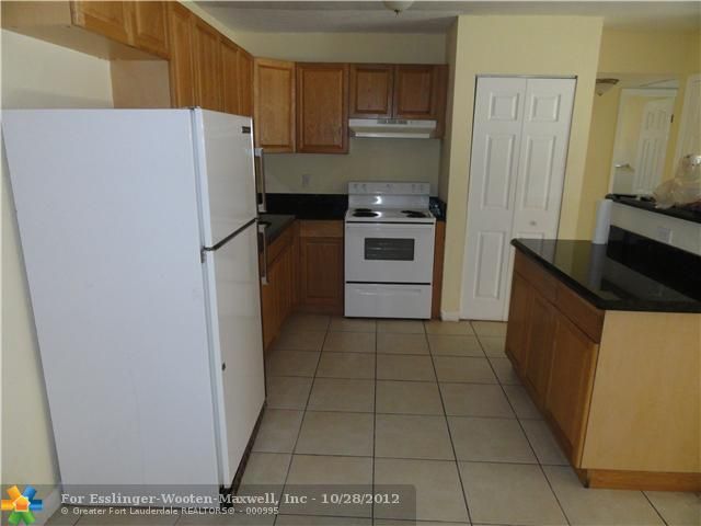 5223 NW 24th St # 106, Fort Lauderdale, FL 33313