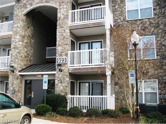 923 Windcastle Ln Apt 104, Winston Salem, NC 27105