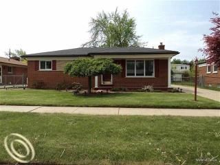 18000 Cedarlawn Dr, Clinton Township, MI 48035