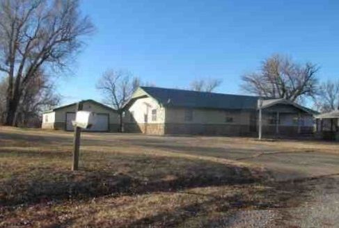 121 N Plum Ave, Newkirk, OK 74647