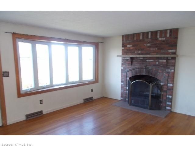 104 Ellington Ave, Ellington, CT 06029