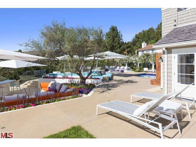 9249 Robin Dr, West Hollywood, CA 90069