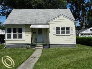 31754 Pierce St, Garden City, MI 48135