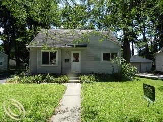 33511 Pierce St, Garden City, MI 48135