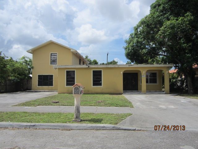 960 33rd St, Hialeah, FL 33013