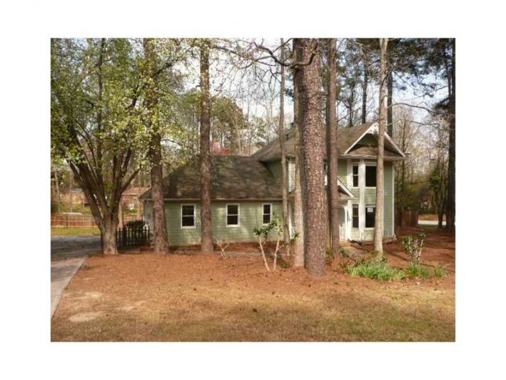 808 Lions Trl, Stone Mountain, GA 30087