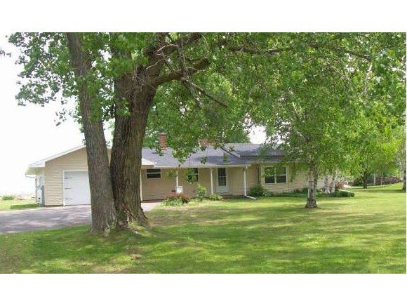 7372 Laveau Ln, Oconto, WI 54153