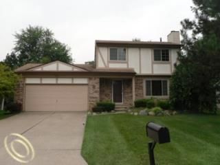 725 Dressler Ln, Rochester, MI 48307