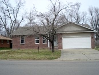 E Commercial St, Charleston, MO 63834