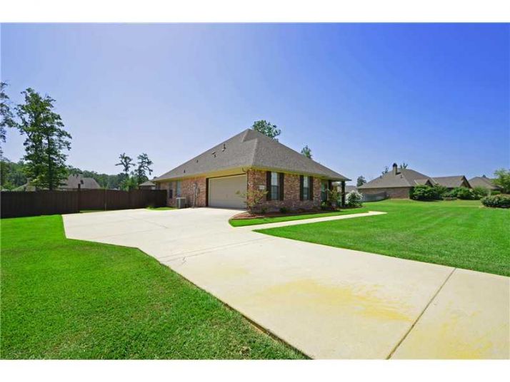 203 CORNERSTONE BLVD, Haughton, LA 71037