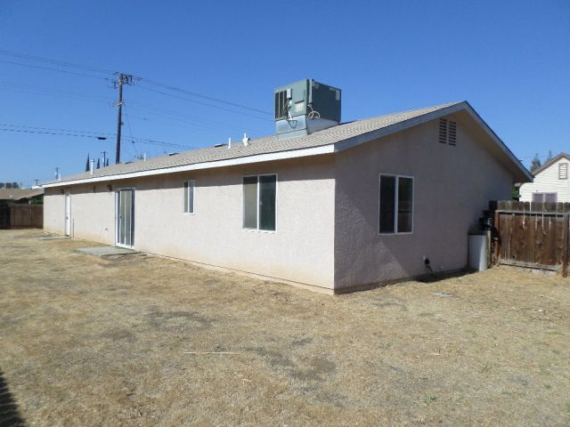 1728 East Olive Way, Dinuba, CA 93618