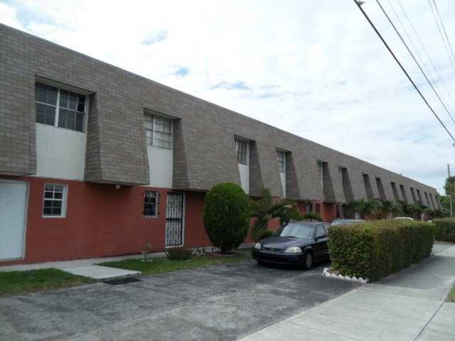 10902 Sw 2nd St Apt 13f, Miami, FL 33174