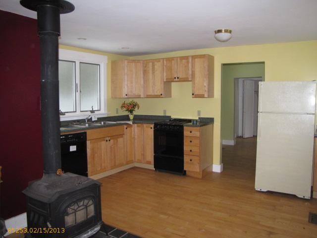 25 Sawyer St, South Gardiner, ME 04359