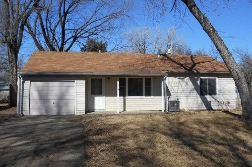 1406 SW Celtic St, Topeka, KS 66611