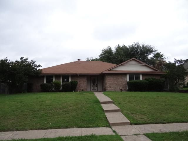 933 Frances St, Lancaster, TX 75146