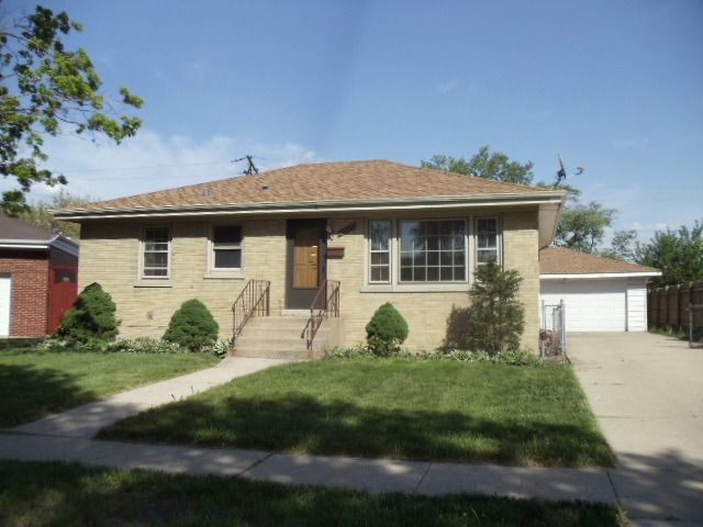 4633 Scott St, Schiller Park, IL 60176