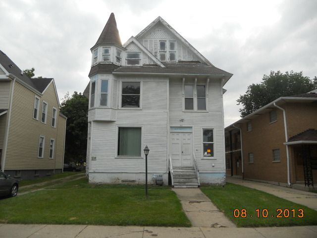 212 N West St Apt, Waukegan, IL 60085