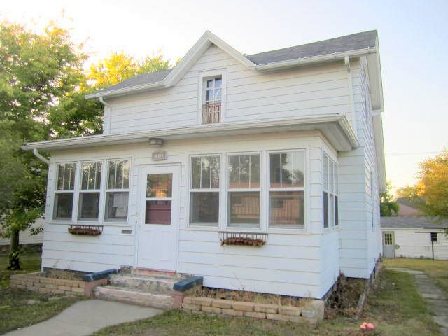 135 W Carroll St, Portage, WI 53901