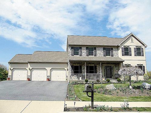 11 JEWEL DRIVE, Mount Joy, PA 17552