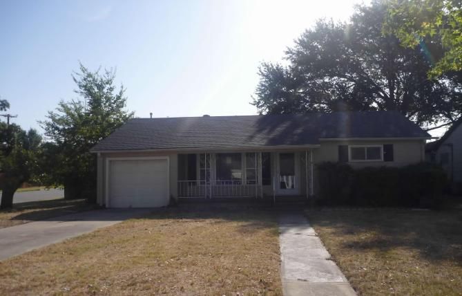 1114 N Morris St, Gainesville, TX 76240