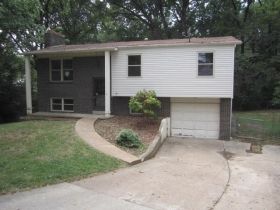 17 Walker Ln, Valley Park, MO 63088