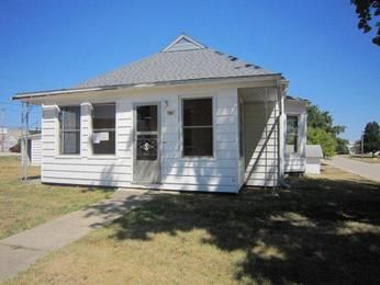 400 4th St, Adair, IA 50002