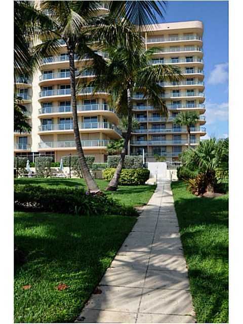 8855 COLLINS AV # 2D, Miami Beach, FL 33154