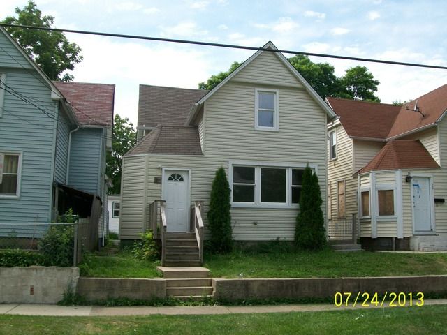 24 Park Ave, Waukegan, IL 60085