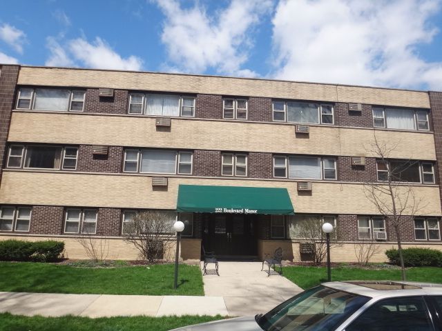 222 Washington Blvd Apt 306, Oak Park, IL 60302