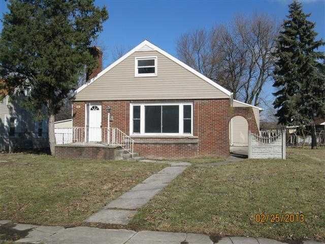 562 Jackson St, Fostoria, OH 44830