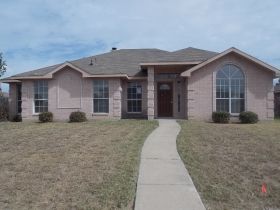 2525 Copperfield Ln, Lancaster, TX 75146