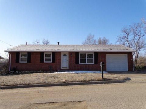 533 W 8th St, Chapman, KS 67431