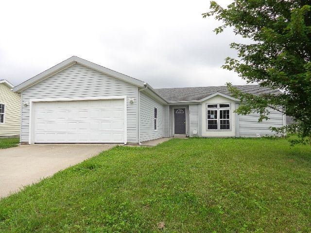 549 Cross Creek Cir, Wilmington, OH 45177