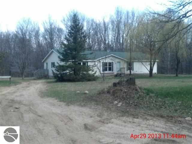 11963 E Edgar Rd, Vestaburg, MI 48891