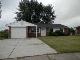 1852 Fair Oak Dr, Sidney, OH 45365