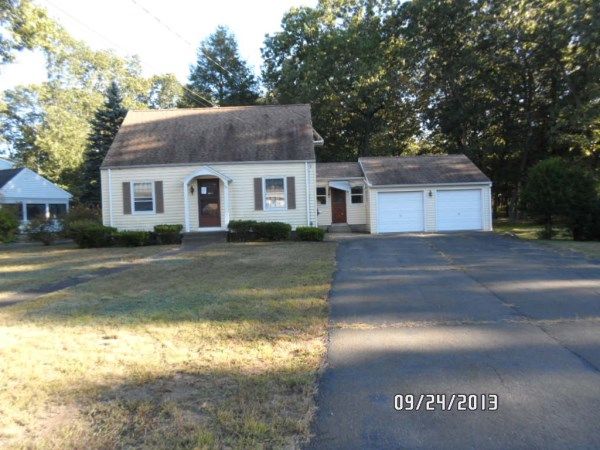 94 Scrub Oak Rd, North Haven, CT 06473