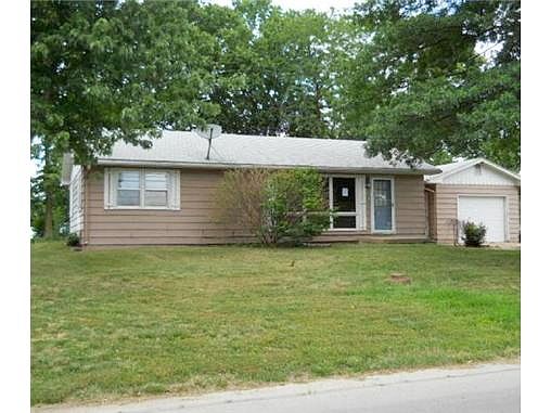 Lake Trenton Drive, Trenton, MO 64683