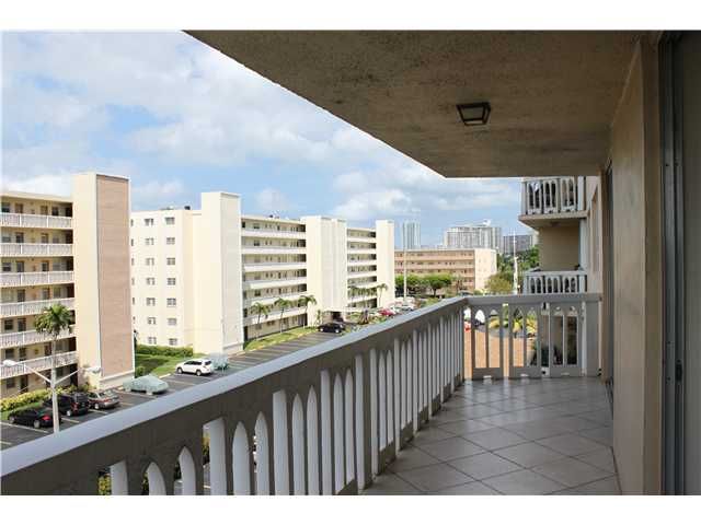 400 NE 12TH AV # 505, Hallandale, FL 33009