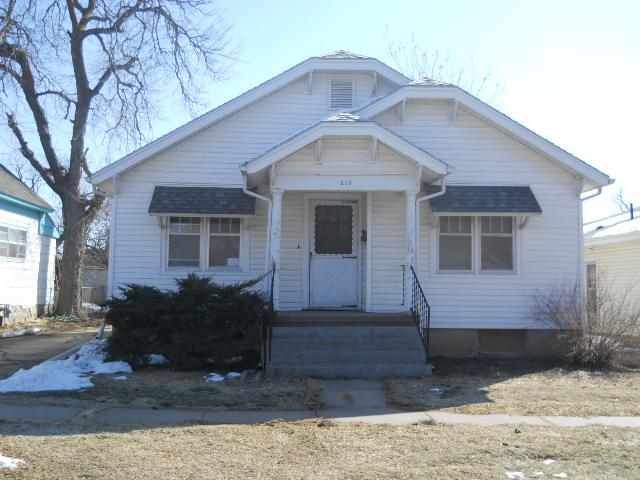 216 N Pioneer Ave, Lyons, KS 67554