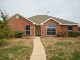 112 Jordan Dr, Red Oak, TX 75154