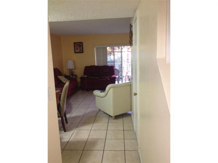 2740 W 76 ST # 206, Hialeah, FL 33016