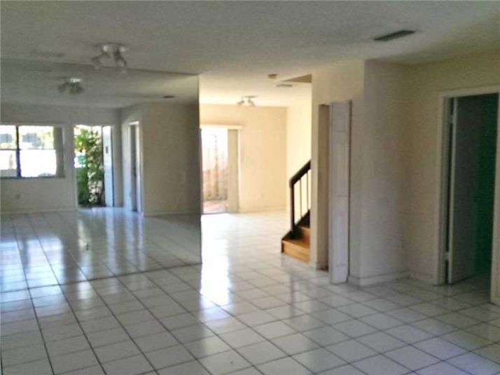 2490 W 60 PL # 107-15, Hialeah, FL 33016