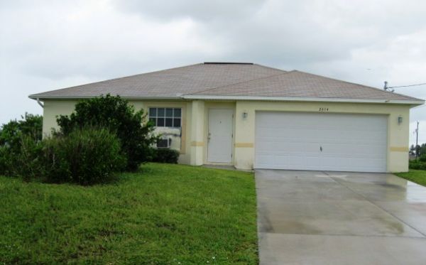 2614 42nd St Sw, Lehigh Acres, FL 33976