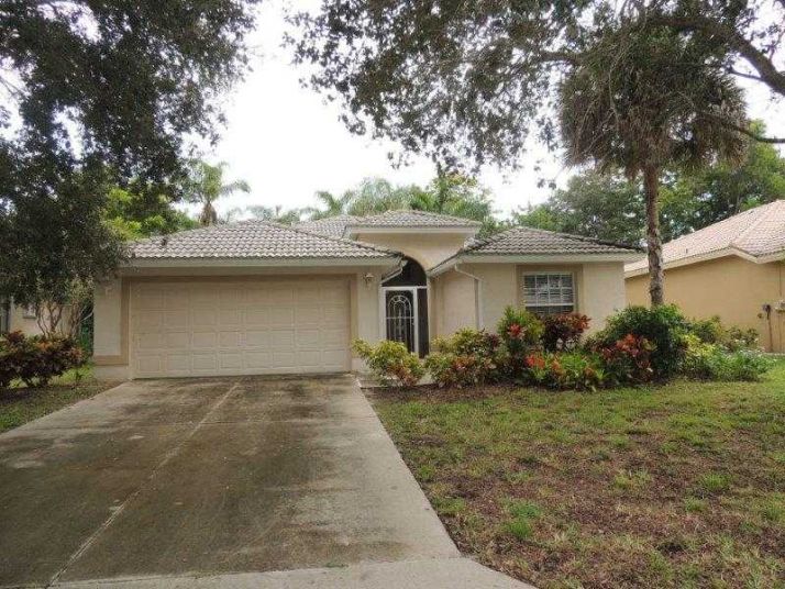 8881 Springwood Ct, Bonita Springs, FL 34135