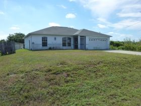 2505 29th St SW, Lehigh Acres, FL 33976