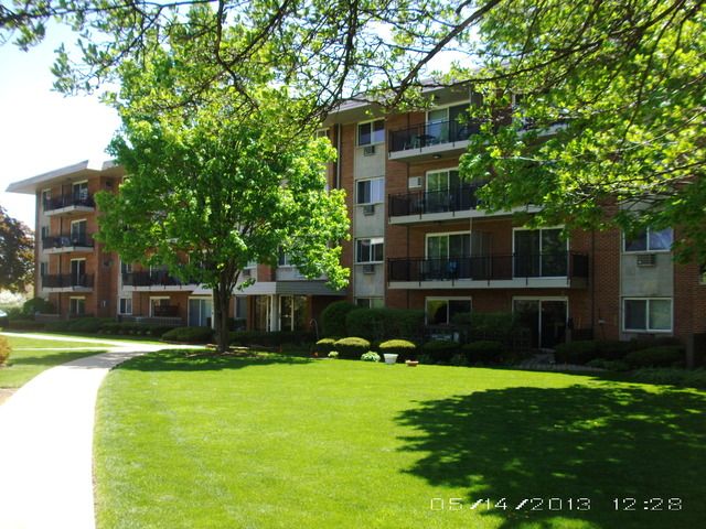 2234 S Goebbert Rd Apt 222, Arlington Heights, IL 60005