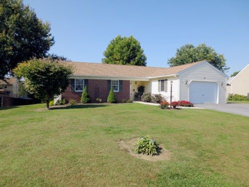 322 Carol Lynn Dr, Willow Street, PA 17584