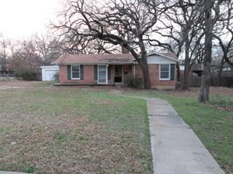 324 Belle St, Bedford, TX 76022